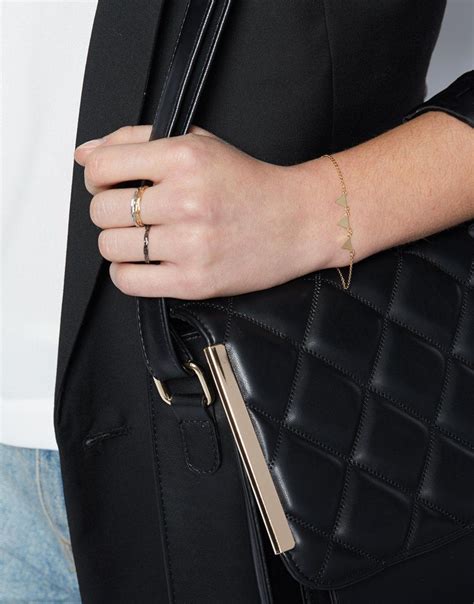 Minimalist Jewelry Is Trending 13 Pieces To Buy And How To Wear Them