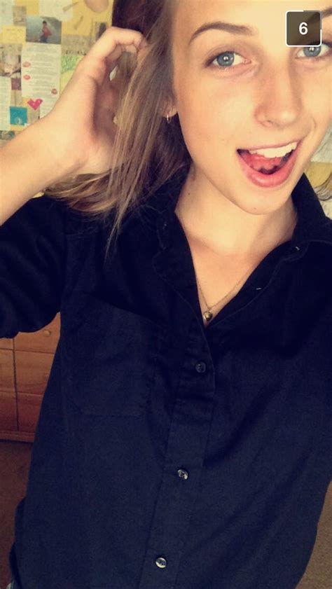 29 Tongue Selfies Proving That Its A Thing Fooyoh Entertainment