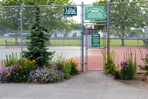 Sidney Vancouver Island BC, Iroquios Park Tennis Courts - The Tennis