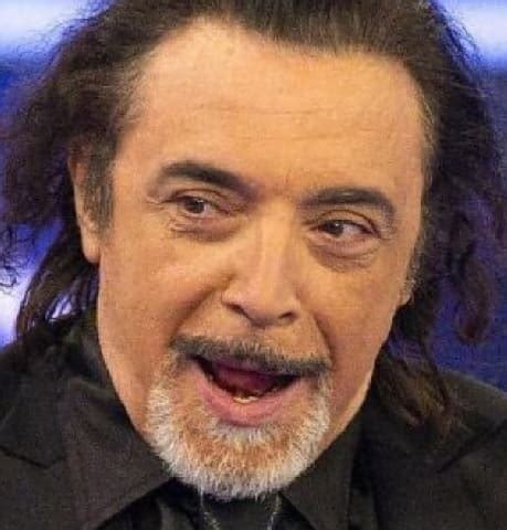 Leggendo questo profilo biografico puoi conoscere anche la filmografia, la bibliografia, la discografia, l'età e la data in cui nino frassica è nato. Nino Frassica rompe il silenzio su Don Matteo: "Mi devono ...