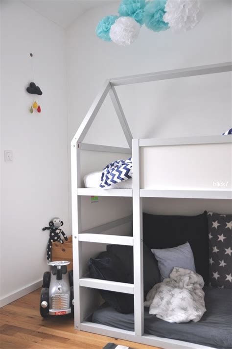 Ikea hochbetten für kinder sparen platz, weil sie in die höhe statt in die breite gehen. IKEA Hack Hausbett zum 6. Bloggeburtstag | Hausbett, Ikea ...