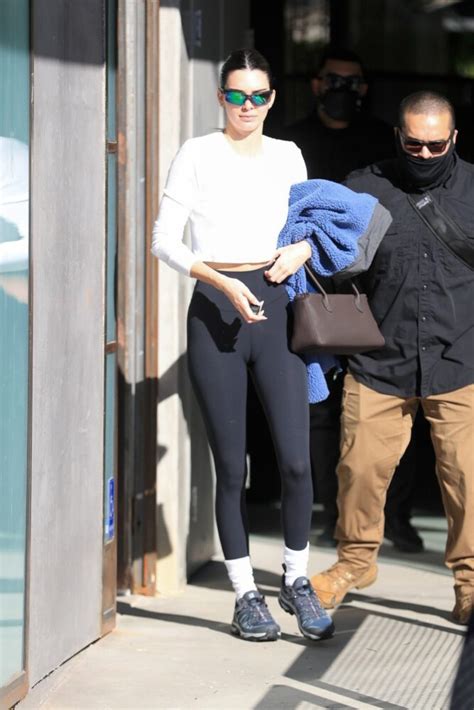 Kendall Jenner Sexy Cameltoe In Leggings At A Pilates Class In West