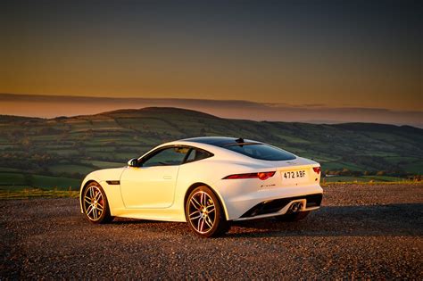 Gift, present, leaving present, collectible. F-Type krijgt update, staat stil bij 70 jaar Jaguar ...