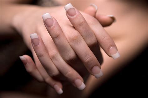 How to Get Rid of Annoying, Painful Hangnails on Fingers ...