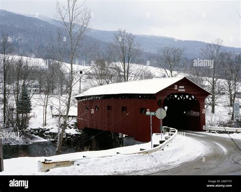 West Arlington Covered Bridge In Winter Vermont Stock Photo Alamy