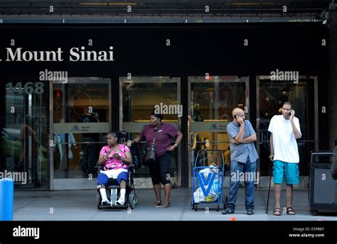 Mount Sinai Hospital New York Hi Res Stock Photography And Images Alamy