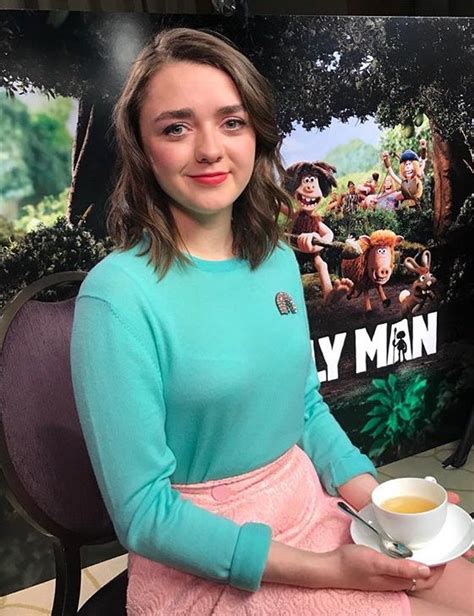 Best Of Maisie On Twitter Maisie Williams Plays Bucket Of Questions
