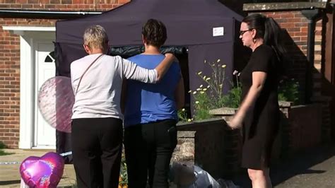 Sara Sharifs Mum Lays Flowers At House Where Daughter Was Murdered