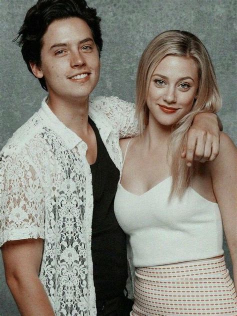 Cole Sprouse And Lili Reinhart Jughead And Beth Bughead Riverdale
