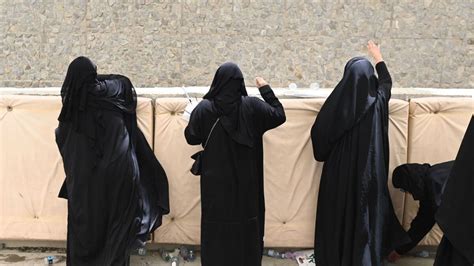 Muslims At Haj Pilgrimage Brave Intense Heat To Cast Stones At Pillars