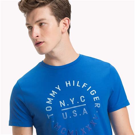 Through select licensees, tommy hilfiger offers complementary lifestyle products such as eyewear, watches, fragrance, swimwear, socks, small you can purchase timeless tommy hilfiger pieces on the iconic india website from the comfort of your home at unbelievable prices. Text Logo Regular Fit T-Shirt | Tommy Hilfiger | Official ...