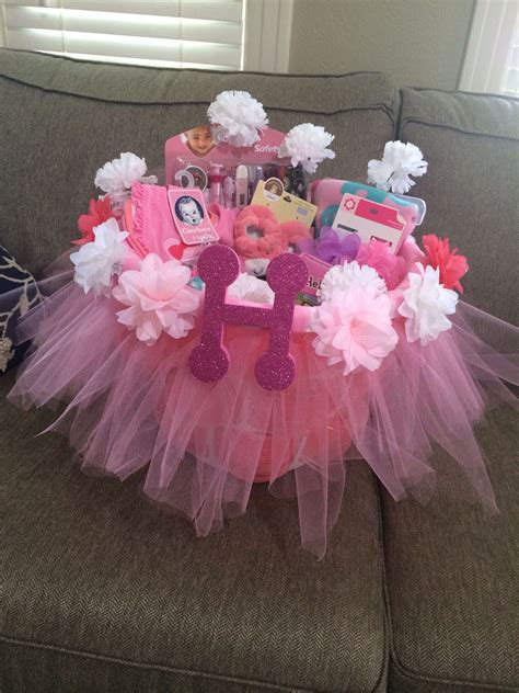 Looking for a great baby shower gift or newborn baby gift ideas? 25 Well-Themed Gift Basket Ideas for Any Ocassion ...