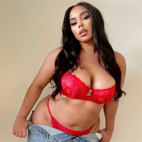 tabria majors looking sexy in savagexfenty bra and cufo510