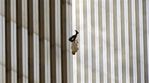 Attentats Du 11 Septembre 2001 La Véritable Histoire De La Photo La Plus Glaçante Du 11