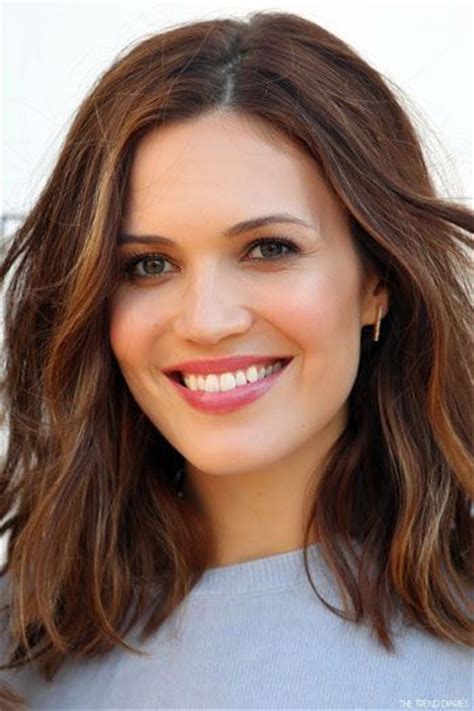 25 Hottest Looking Medium Wavy Hairstyles For Women