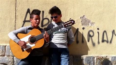 Estos Niños Gitanos Cantando En La Calle Son Unos Fieras Youtube