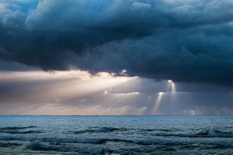 God Rays God Rays Seen From Austimer Beach Angusl Flickr