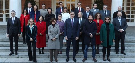 El primer Consejo de Ministros del nuevo Gobierno en imágenes Fotos