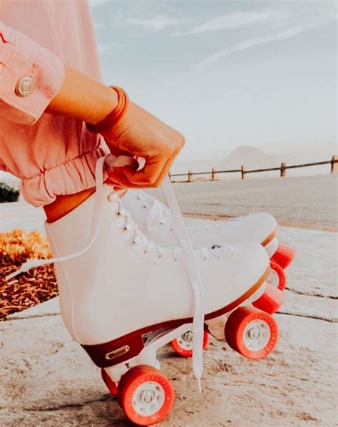 pinterest ♡мє∂нуα♡ retro roller skates roller skates skating aesthetic