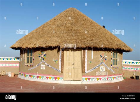 A Hut From Kutch Of Gujarat India Stock Photo Alamy