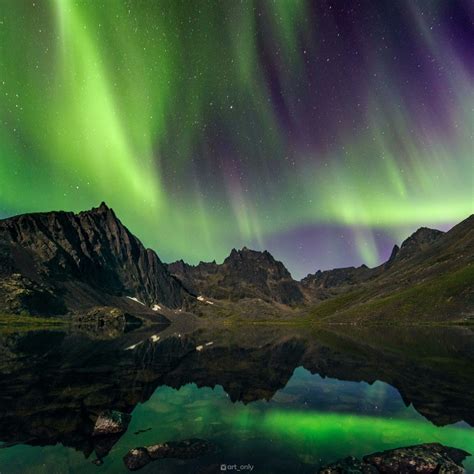 Northern Lights At An Alpine Lake In Yukon Territory Canada 2000x2000