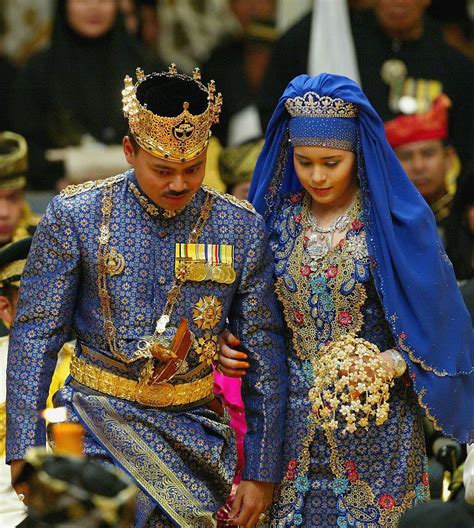 Wir sind sicher, dass unter unseren brautkleidern das kleid ihrer träume ist. Die teuersten Brautkleider der Royals | Königliche ...