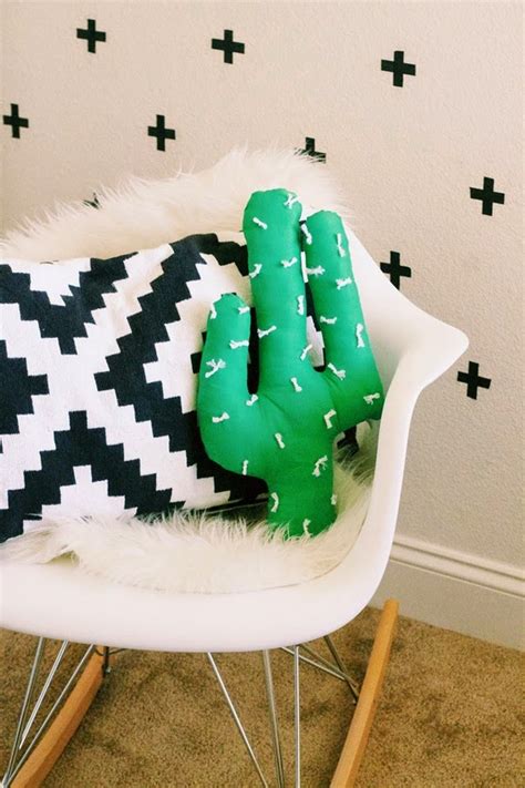 Los cactus son plantas resistentes y resistentes que pueden recibir una paliza y volver aún más fuertes. Cómo hacer un cojín en forma de cactus ~ Solountip.com