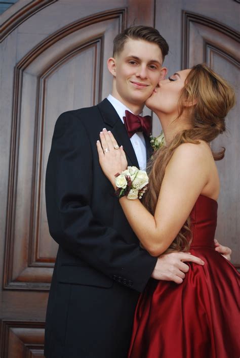 Pin By Care Verheul On Prom Pictures 2018 Prom Photography Poses