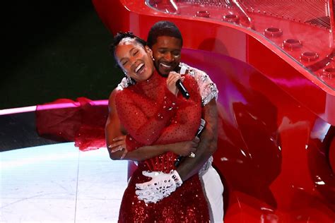 Usher Defends Intimate Moment With Alicia Keys At The Super Bowl