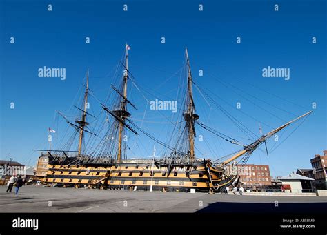 Bow Mast Rigging Hms Victory Hi Res Stock Photography And Images Alamy