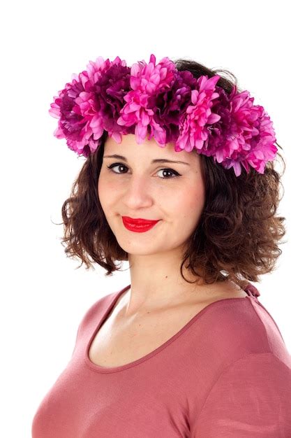 belle fille bien roulée avec une coiffe fleurie photo premium