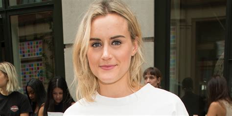 Oitnbs Taylor Schilling Comes Out Confirms Shes Dating Visual Artist