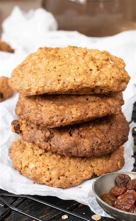 They're one of my favorite cookie. Vegan Oatmeal Cookies | Gourmandelle