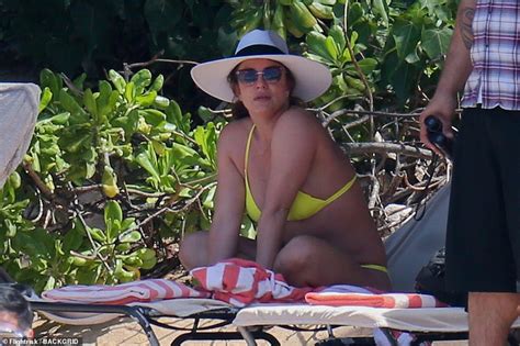 Britney Spears Escapes To Hawaii After Her Family Life Implodes And New