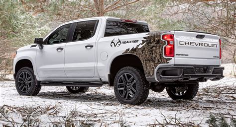 2021 Chevrolet Silverado Realtree Edition Thinks It Can Blend In With