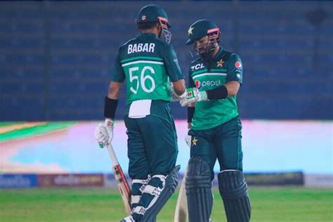 ہیلی کاپٹر سے میچ کھیلنے پہنچا پاکستان کا اسٹار کرکٹر، بلے بازی میں رہا فلاپ News18 اردو