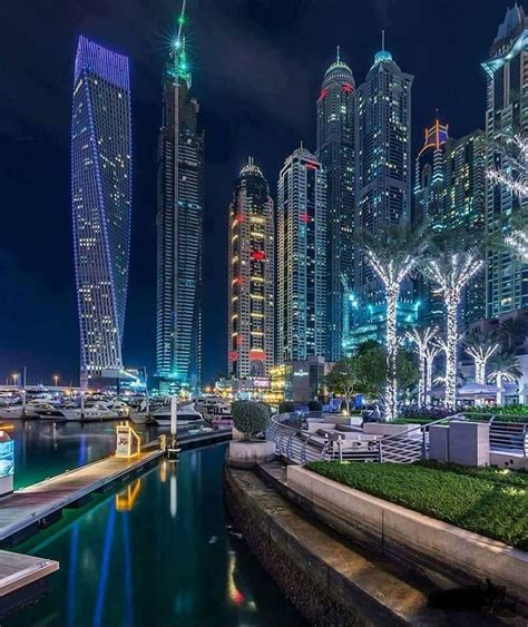 Dubai Marina Turns Into An Exceptionally Beautiful Place At Night