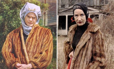 'grey gardens'(1975) is the maysles' brothers bizarre documentary of jackie bouvier kennedy onassis'eccentric aunt and first cousin who live like pigs in a. See How Documentary Now!'s Sandy Passage Is Just Like Grey ...
