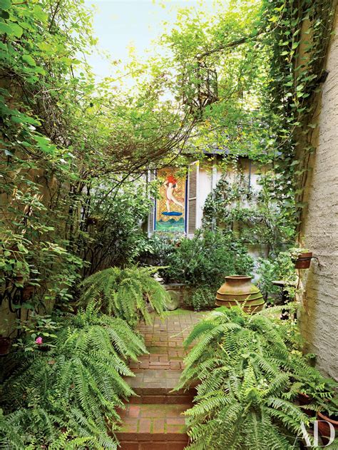 52 Beautifully Landscaped Home Gardens Courtyard Garden Garden Arch