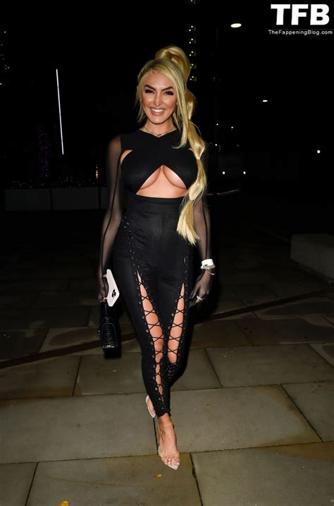 ZaraLena Jackson Shows Off Her Underboob In Manchester 29 Photos