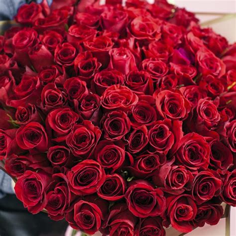 100 Red Roses Medley Bouquet Order 100 Rose Bouquet Online Black