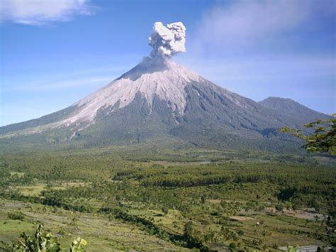 Daftar Gunung Api Di Indonesia Yang Berstatus WASPADA