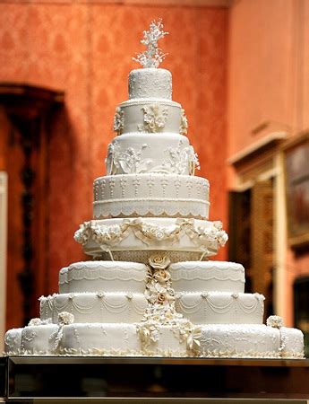 He sends me a cake every christmas. Celebrity Wedding Cake Inspiration! | Arabia Weddings