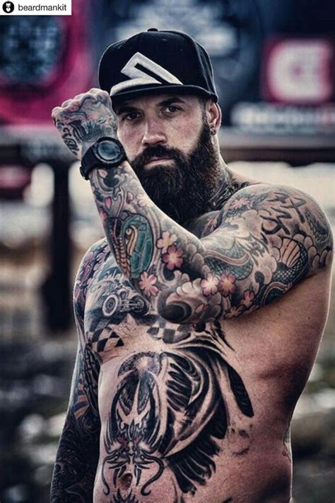Join The Beard Club 🔥 Follow Us On Instagram⠀⠀⠀⠀⠀⠀ Sexy Tätowierte Männer