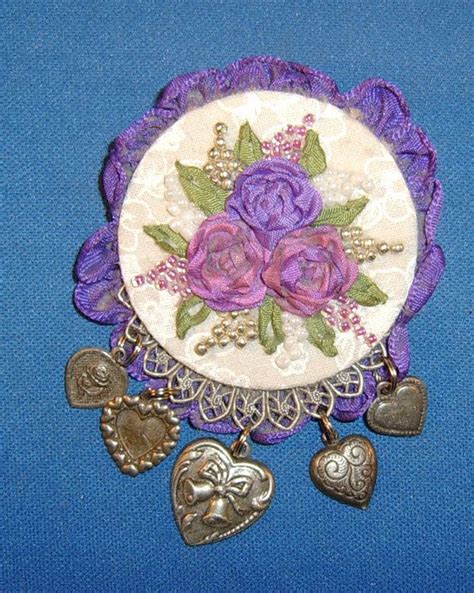 Vintage Women's Ribbon Embroidery Brooch Pin | Broderie au ruban