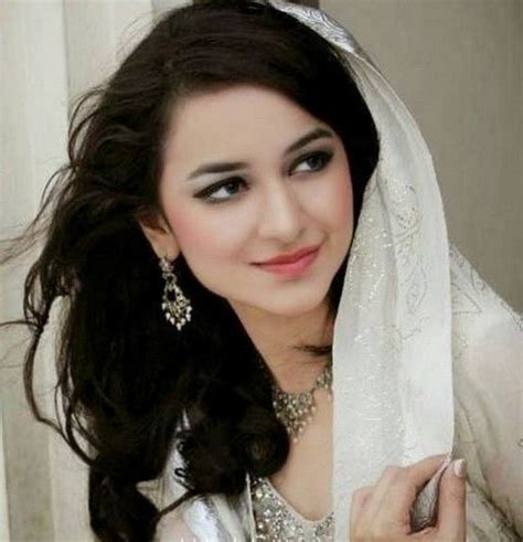 Kashmiri Beauty Girl Photoshoot Yumna Zaidi Pakistani Actress