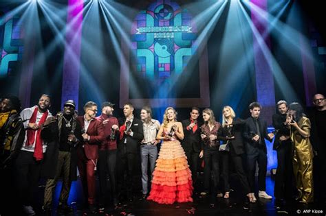 Frenna frenna by brunt of it, released 30 july 2009 1. Frenna blijft ook Album Top 100 aanvoeren - Ditjes & Datjes