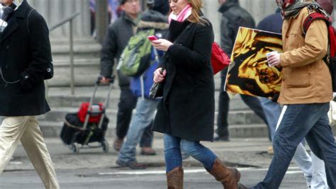 Distracted Walking A Growing Phone Related Danger Cbs News