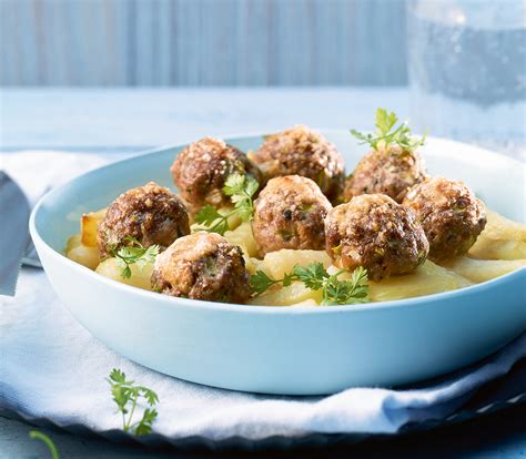 Kohlrabigratin mit Hackbällchen