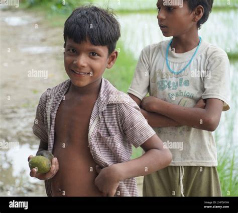 Poor White Children Happy Hi Res Stock Photography And Images Alamy